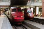 Zwei Thalys Generationen zusammen im Bahnhof von Antwerpen Centraal. 22.7.15
