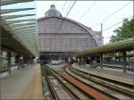 Die schne Bahnhofshalle von Antwerpen Centraal vom Bahnsteig aus aufgenommen am 13.09.08.