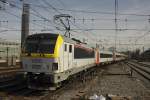 Die Siemens 1850 der SNCB schiebt am 19.03.2014 einen Intercity nach Eupen aus
dem Bahnhof Brüssel Midi.