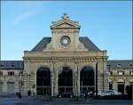 Das historische, modern ausgebaute Bahnhofgebude Nanur von der Straenseite aus fotografiert am 07.12.08. (Jeanny)