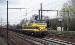 5136 hat am 28.03.1997 einen nur schwach beladenen Container Zug am Haken.
Der Zug fhrt hier gerade bei Lint um 9.32 Uhr in Richtung Antwerpen durch.

