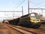 6289 im altgrn mit Gterzug auf Bahnhof Merelbeke am 21-5-2001.