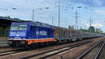 Raildox mit   76 110-0  [NVR-Number: 92 88 0076 110-0 B-RDX] und Stammholz-Transportzug am 27.06.18 Bf. Flughafen Berlin-Schönefeld.