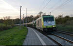 In der Dämmerung schleppt 76 108 (285 119-4 | 92 88 0076 108-4 B-ITL) eine Schlange Schüttgutwagen durch den Hp Zscherben gen Halle Rosengarten.

🧰 Captrain Deutschland GmbH, eingesetzt bei der ITL Eisenbahngesellschaft mbH (ITL)
🕓 30.10.2022 | 16:35 Uhr