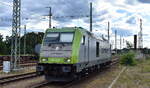 ITL Eisenbahngesellschaft mbH, Dresden mit ihrer  285 118-7  (NVR:  92 88 0076 102-7 B-ITL ) am 05.08.24 Durchfahrt Bahnhof Ruhland.