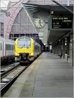 Der Dieseltriebzug 4153 wartet am 13.09.08 im Bahnhof Antwerpen Centraal auf die Abfahrt nach Lokeren. (Jeanny)