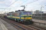 hle 1207 mit einem kurzen Gterzug, aufgenommen 29/12/2012 in Bahnhof Antwerpen-Luchtbal
