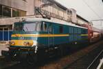 Scanbild: NMBS 1501 -einst für die hochwertigste Züge zwischen Aachen--Lüttich--Paris eingesetzt, treft am 10 September 1999 mit ein Nahverkerhszug in Lüttich-Guillemins ein in deren letzten Dienstjahr.