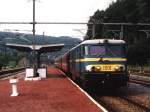 1501 mit IR 110 Luxembourg-Liers auf Bahnhof Trois Ponts am 21-7-2004. Bild und scan: Date Jan de Vries. 