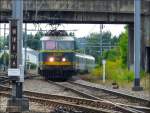 SNCB E-Lok 2004 mit EC 97  Iris  am Haken hat am 21.06.08 die Steigung zum Bahnhof von Arlon fast geschafft. (Jeanny)