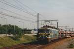 NMBS 2334 durchfahrt mit ein PKW-Ganzzug Antwerpen-Luchtbal am 10 Juni 2006. Das Bild wurde vom Bahnsteig 5/6 mit etwas zooming gemacht.