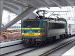 SNCB E-Lok 2753 (alle Stromabnehmer oben) verlsst mit Dostos den Bahnhof Lige Guillemins am 28.06.08 in Richtung Blankenberge.