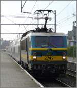 E-Lok 2747 hat am 13.09.08 das in Brgge abgekuppelte Teilstck des ICs aus Brssel nach Blankenberge gebracht. Bis Brgge besteht dieser Zug aus 2 solchen Teilen (E-Lok BR27 mit M 6 Wagen), nach der Trennung in Brgge fhrt das andere Teilstck nach Knokke. (Jeanny)