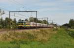 HLE 2734 schiebt den IC2615 Antwerpen Centraal - Tongeren bestehend aus M4-Wagen dem nächsten Halt in Hasselt entgegen. Aufgenommen am 26/08/2015 bei Schulen.