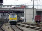 Danach konnte Lok 1347 auch das Kopfgleis verlassen, um spter wieder am die Spitze des Zuges zu gelangen. Hinten warten die Dostos, um von der MAK zurckgedrckt zu werden. Bild aufgenommen im Bahnhof von Luxemburg am 05.04.08.