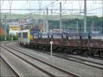 Zwei Loks der BR 13 ziehen einen Gterzug durch den Bahnhof von Namur am 28.06.08.