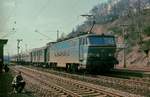 Wenig Beachtung bei den Eisenbahnfotografen findet die 1603 der SNCB, die Anfang April 1976 mit einem Schnellzug nach Köln den Bahnhof Stolberg durchfährt.