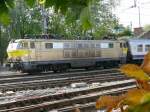 SNCB-Lok 1608 geniesst einen sonnigen Herbsttag im Bahnhof Welkenraedt.