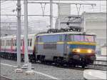 Einfahrt der E-Lok 1604 mit einer M 4 Wagengarnitur in den Bahnhof Lige Guillemins am Abend des 27.02.09.