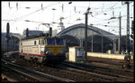 Die SNCB 1602 ist mit ihrem Schnellzug aus Oostende am 12.3.1997 um 14.32 Uhr im Hauptbahnhof Köln angekommen und fährt hier zur Abstellung nach Deutz weiter.