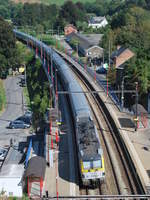 IC-Zug Oostende-Eupen fährt bei Fraipont dem Weser-Tal (Vesdre) entlang und wird von der EuroSprinter Nr.1834 geschoben.