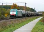 Cobra-Lok 2805 mit einem Kesselwagenzug unterwegs nach Antwerpen.