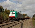 E186 233 (2841) konnte mit einem langen Gterzug vor Montzen abgelichtet werden. (22.10.2009)

