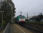 Die Cobra 2805  kommt als Lokzug die Kohlscheider-Rampe hoch aus Richtung Neuss und fährt in Richtung Aachen-West und fährt durch Kohlscheid.
Bei Wolken am Morgen vom 30.10.2014.