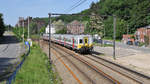 Eine Doppelgarnitur von AM66 mit der 627 in Front auf dem Weg nach Liège-Guillemins.