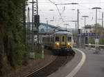 Ein Triebzug der SNCB 654  kommt aus Spa-Géronstère(B) nach Aachen-Hbf(D) und kommt aus Richtung Welkenraedt(B),Lontzen(B),Astenet(B),Hergenrath(B),Aachen-Süd(D) und fährt in den Aachener-Hbf ein. 
Aufgenommen vom Bahnsteig 9 vom Aachen-Hbf. 
Am Kalten Morgen vom 28.10.2018.