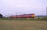 NMBS 198 und 165 unter Gleichstrom-Fahrdraht unterwegs auf der Luxemburgstrecke. Es ging als Leerzug zur Werkstatt in Stockem. Nachschuss bei Autelbas-Barnich am 05.06.1998, Scanbild 7691, Fujichrome100.