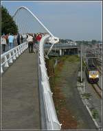 Die Autobahnausfahrt zum Bahnhof Lige Guillemins mit der Brcke von Santiago Calavatra bietet neue Mglichkeiten die Zge bei der Ausfahrt aus dem Bahnhof zu fotografieren. 20.09.09 (Hans)