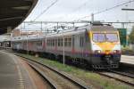 Stoptrein (train L) der SNCB in Richtung Liège (Lüttich) und Hasselt wartet im Bhf Maastricht auf Abfahrt.