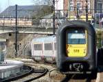 Nachschuss auf die Triebzge 524 & 519, die den Bahnhof talabwrts in Richtung Namur verlassen. 10.02.08