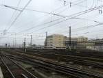 Der Steuerwagen eines Eurostar ist schon in ihren abgetrennten Teil im Bahnhof von Brssel Midi eingefahren, aber das Ende des Zuges ist noch nicht in Sicht. 09.03.08