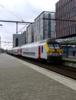 Ein M 6 Steuerwagen fhrt am 09.03.08 in den Bahnhof von Leuven/Louvain ein.