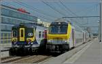 Begegnung auf der Hochgeschwindigkeitsstrecke L 4 zwischen der AM City Rail 988 und einer  composition dromadaire , bestehend aus M 6 Wagen und einer HLE 13 in der Mitte, am 23.06.10 im Bahnhof Antwerpen Luchtbal. (Jeanny)