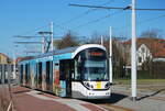 Straßenbahn Urbos von De Lijn an der Endstation Knokke, März 2022 
