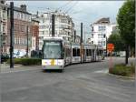 De Lijn Straenbahnwagen N 6303 wird in Krze die Haltestelle Sint-Pietersstation in Gent erreichen. 13.09.08 (Hans) 