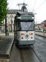 Hier steht eine Strassenbahn von DeLijn als Linie 4 nach Gravensteen am 8.9. vor dem Bahnhof von Gent St. Pietres.