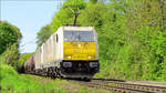 Die E 186 314-1 und Schwesterlok der Euro Cargo Rail rollen mit ihren langen Kesselwagenganzzug die Gemmenicher Rampe hinab nach Aachen West. Szeanrio vom Friedrichweg unweit vom Dreiländereck bei Aachen am 11.Mai 2017. Nette Grüße retour an den Lokführer ;) 