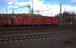 186 328-1 DB-Schenker fährt mit einem  Schrottzug aus Köln-Kalk(D) nach Genk-Goederen(B)  bei der Abfahrt aus Aachen-West und fährt in Richtung Montzen/Belgien.