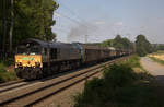 Die Class 66 266 118-9 von Railtraxx kommt mit viel Dieselpower die Gemmenicher-Rampe hochgefahren aus Richtung Aachen-West mit einem schweren gemischten Güterzug aus Linz Voestalpine(A) nach