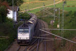 186 291-1  von Lineas/Railpool kommt die Gemmenicher-Rampe hochgefahren aus Aachen-West mit einem langen Kesselzug aus Ludwigshafen-BASF nach Antwerpen-BASF(B) und fährt gleich in den