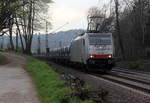 186 500-5 von Lineas/Railpool kommt die Gemmenicher-Rampe herunter nach Aachen-West mit einem Coilzug aus Kinkempois(B) nach Aachen-West(D). 
Aufgenommen an der Montzenroute am Gemmenicher-Weg. 
Bei Wolken am Nachmittag vom 28.3.2019.
