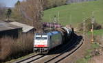 186 258-0 von Lineas/Railpool kommt aus Richtung Aachen-West und fährt die Gemmenicher-Rampe hochgefahren mit einem lagen gemischten Güterzug aus Köln-Gremberg nach Antwerpen-Noord(B) und fährt gleich in den Gemmenicher-Tunnel hinein und fährt in Richtung Montzen/Vise(B).
Aufgenommen von einer Wiese in Reinartzkehl.
Bei schönem Frühlingswetter am Nachmittag vom 29.3.2019.