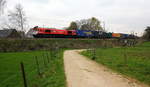 Die Class 66 DE6310  Griet  von Crossrail kommt mit viel Dieselpower die Gemmenicher-Rampe hochgefahren aus Richtung Aachen-West mit einem GTS-Containerzug aus Piacenza(I) nach