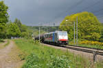 DB Cargo Nederland mit der 186 495 zieht einen Kesselwagenzug von Aachen-West kommend in Richtung Montzen, hier aufgenommen in Gemmenich/Botzelaer am 18/05/2019 kurz vor Einsetzen eines