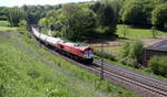 Die Class 66 DE6301  Debora  von Crossrail  kommt die Gemmenicher-Rampe herunter nach Aachen-West mit einem schweren-Gaszug aus Antwerpen-Waaslandhaven(B) nach Visp(CH).