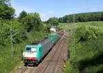 186 211 von Crossrail kommt aus Richtung Aachen-West und fährt die Gemmenicher-Rampe hochgefahren mit einem GTS-Containerzug aus Piacenza(I) nach Zeebrugge-Ramskapelle(B) und fährt gleich in